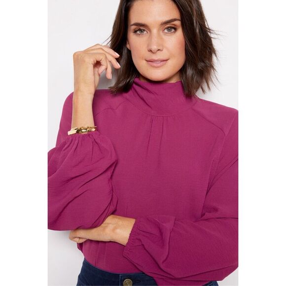 NWOT Evereve Devin Gathered Smocked Blouse Size M - Picture 3 of 11